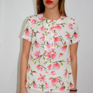 Bluza Gabriela, cu design de flori roz, pe fundal alb - Img 3