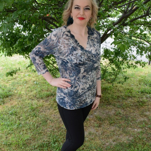 Bluza moderna, aspect brodat, usor transparenta, in nuanta de bleumarin - Img 2