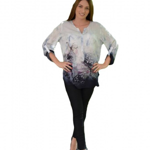 Bluza moderna, tinereasca, alba cu model de fluturi colorate - Img 1
