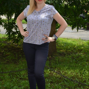 Bluza vaporoasa de zi, de culoare mov cu imprimeu modern - Img 2