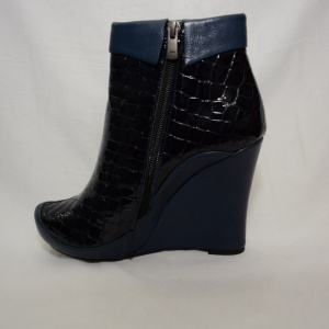 Botina scurta de culoare bleumarin cu design stone lacuit - Img 5