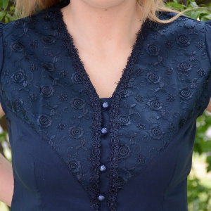 Camasa trendy nuanta bleumarin, decolteu mic, maneca scurta - Img 4