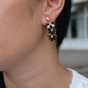 Cercei din pietre semipretioase, cu efect floral, nuanta de albastru, rosu, perla, negru - Img 1