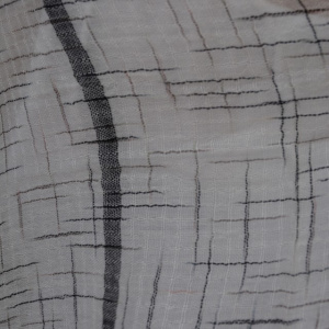 Esarfa alba cu design de dungi asimetrice de culoare negru-bej - Img 5