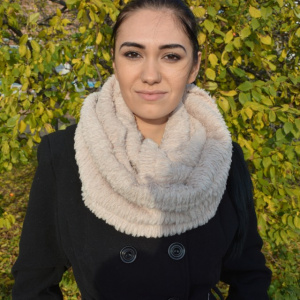 Esarfa bej din blanita usoara, calduroasa, cu model circular