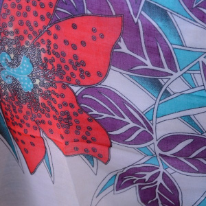 Esarfa deosebita din tesatura fina cu design floral multicolor - Img 4