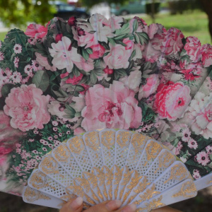 Evantai elegant cu design floral multicolor si maner din plastic - Img 2