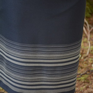 Fusta deosebita, nuanta de bleumarin, design dungat aplicat - Img 4
