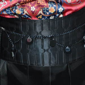 Fusta eleganta, neagra din saten cu design de broderie - Img 5