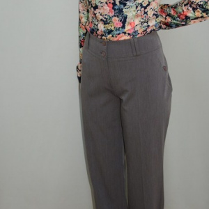 Pantalon in nuanta de maro deschis, buzunare apretate atasate - Img 2