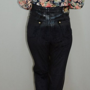 Pantalon in nuanta de negru, material usor lucios, buzunare - Img 5