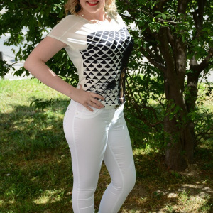 Pantalon in tendinte din material subtire, alb, buzunare aplicate - Img 2