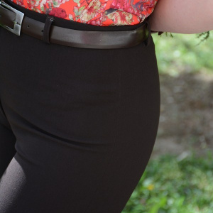 Pantalon simplu, nuanta de maro, curea trendy, inchidere clasica - Img 4