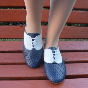 Pantof din piele naturala, cu perforatii, de culoare bleumarin-alb - Img 6