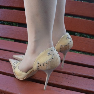 Pantofi cu toc inalt, decupat pe laterale, de culoare bej din piele naturala - Img 5