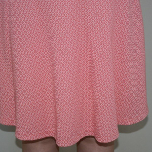 Rochie casual, pe corai, fara maneci, cu curea subtire in talie si in clos - Img 4