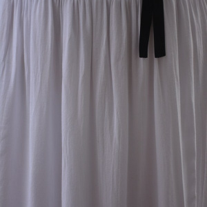 Rochie cu bretele in culorile alb si corai cu insertie de elastic - Img 5