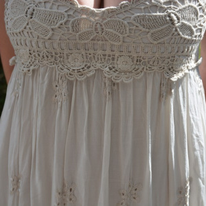 Rochie de culoare crem, model lung, cu broderie lucrata manual - Img 5
