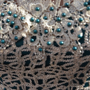 Rochie de gala din tul verde si dantela aurie cu perle aplicate - Img 5