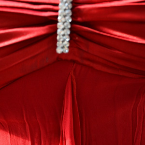 Rochie de gala lunga, de culoare rosie aprinsa, cu o trena discreta - Img 6