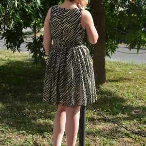 Rochie de ocazie, de culoare negru-auriu cu tiul fin - Img 4