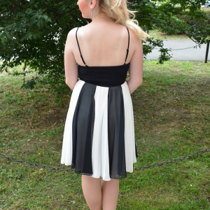 Rochie de seara scurta, cu design in dungi verticale negre si albe - Img 6