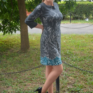 Rochie de toamna-iarna, de culoare gri cu bordura albastra jos - Img 4