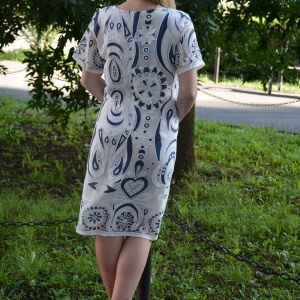 Rochie de zi cu maneca scurta, nuanta alba imprimeu albastru - Img 5