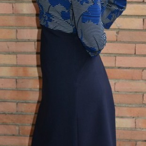 Rochie deosebita cu aspect de costum bleumarin cu imprimeu sus - Img 4