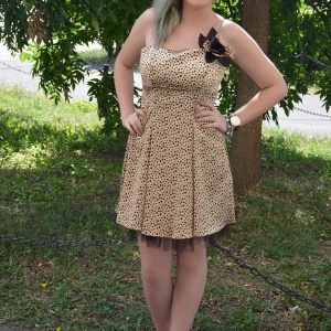 Rochie din saten bej cu buline maro, model elegant - Img 6