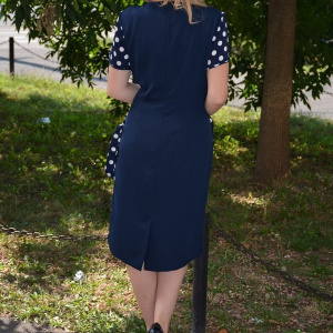 Rochie eleganta, bleumarin cu buline mari albe, aspect de costum - Img 4