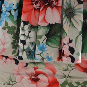 Rochie eleganta, tip costumas, albastra sus si inflorata jos - Img 5