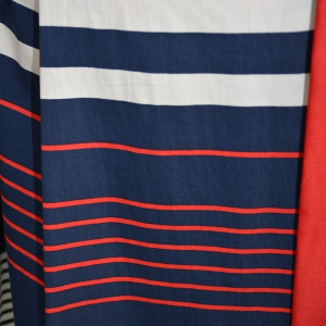 Rochie feminina ,cu dungi subtiri alb-bleumarin-rosu - Img 2