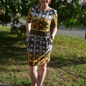 Rochie galbena-gri, model cambrat cu imprimeu geometric - Img 5