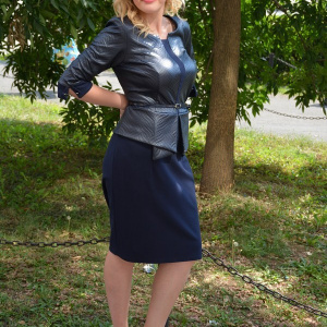 Rochie in tendinte, bleumarin, cu imprimeu modern in tesatura - Img 6