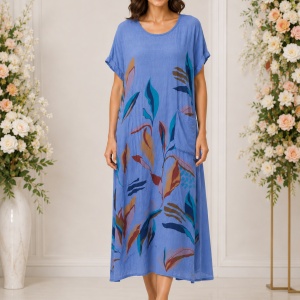 Rochie lungă albastră cu imprimeu floral abstract și buzunar lateral