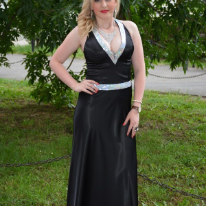 Rochie lunga din saten, de culoare neagra, cu decolteu adanc - Img 3