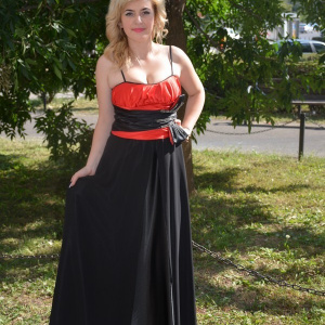 Rochie lunga, eleganta, de culoare neagra, cu top rosu - Img 3