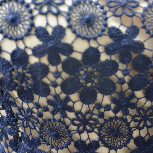 Rochie midi din dantela bleumarin asezata pe captuseala crem - Img 4