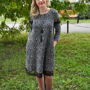 Rochie moderna cu insertii tip plasa dantelata si design negru-alb - Img 2