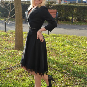 Rochie neagra casual-elegant cu design de curea si dantela - Img 4