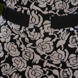Rochie neagra cu flori albe, din material usor elastic, masuri mari - Img 6