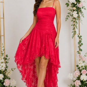 Rochie rafinata, cu trena, de efect, in nuanta de rosu, cu dantela