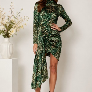 Rochie rafinata din catifea verde cu design modern