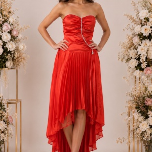 Rochie sofisticata de ocazie, rosie, cu pliuri si insertii de strass-uri