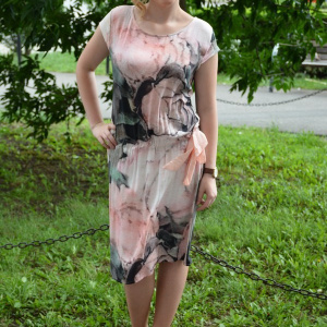 Rochie tinereasca cu imprimeu rafinat, model scurt cu croi lejer - Img 5