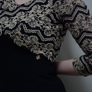 Rochie tinereasca, de culoare neagra, imprimeu abstract - Img 6