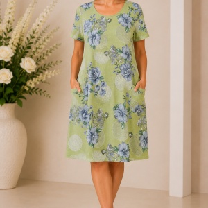 Rochie Verde Fistic cu Flori Albastre și Buzunare – Model Casual Confortabil