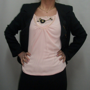 Sacou elegant, cu bluza roz pudra, inclusa in pret, clasic, pe negru - Img 2