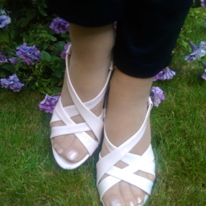 Sanda casual, nud, piele lacuita cu model de barete suprapuse - Img 5